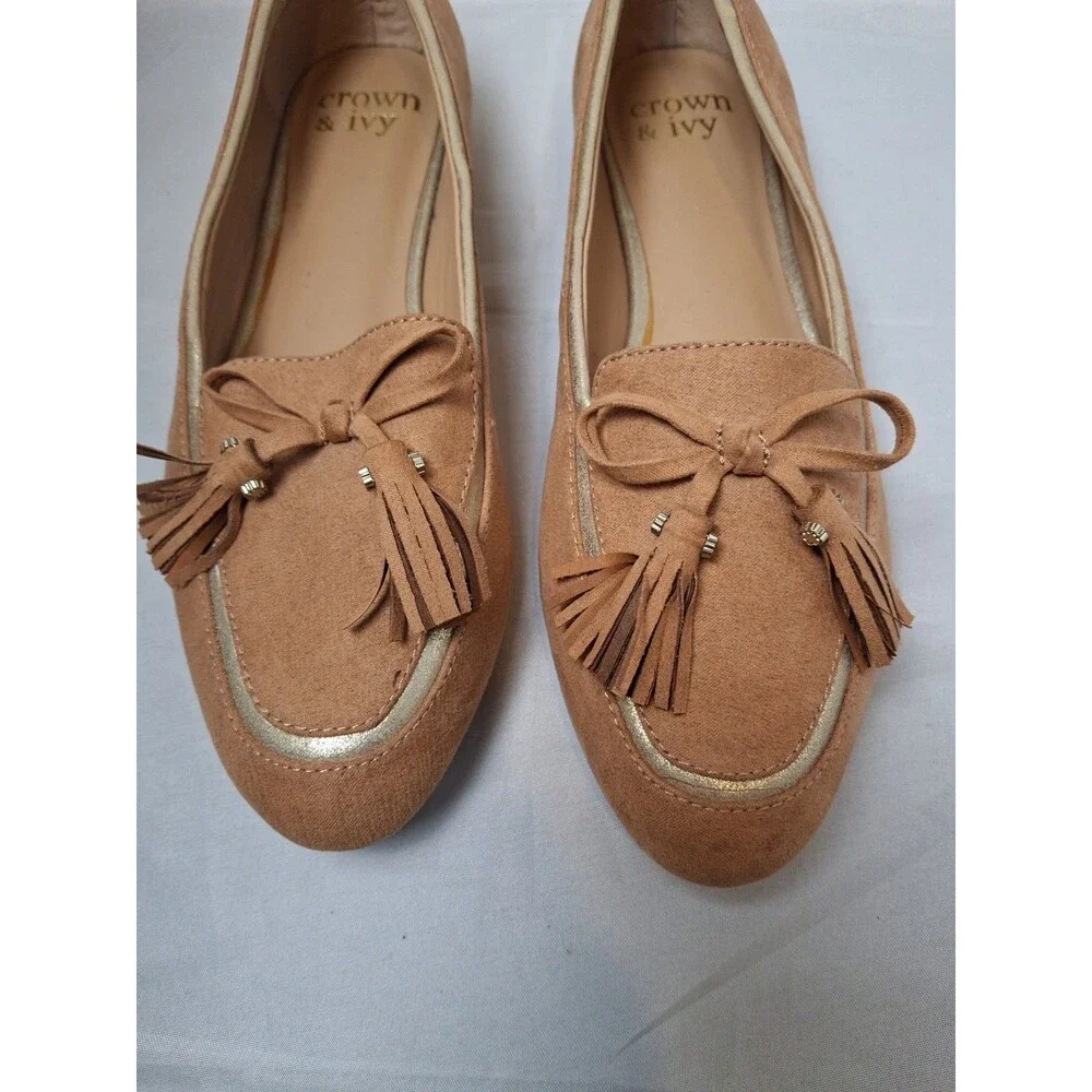 CROWN & IVY Women's Tassel Loafers Flats Tan Suede Gold Trim Slip On Size 8 M